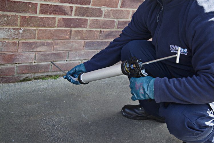 Injecting a new chemical damp proof course