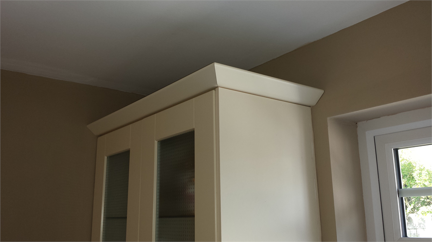 Fitting Decorative Cornice
