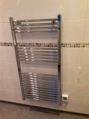 Electric towel rail