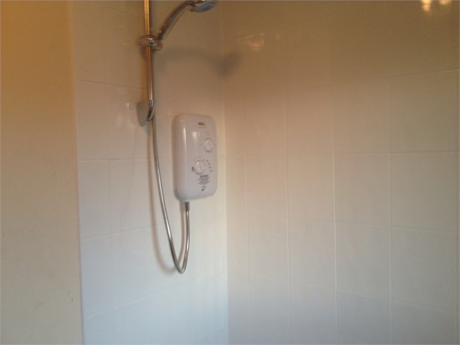 Sunderland cc over bath shower