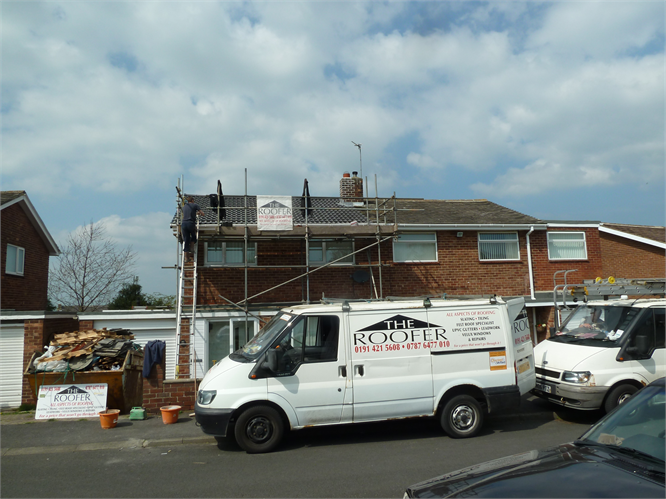 Full tile roof and joining flat roof