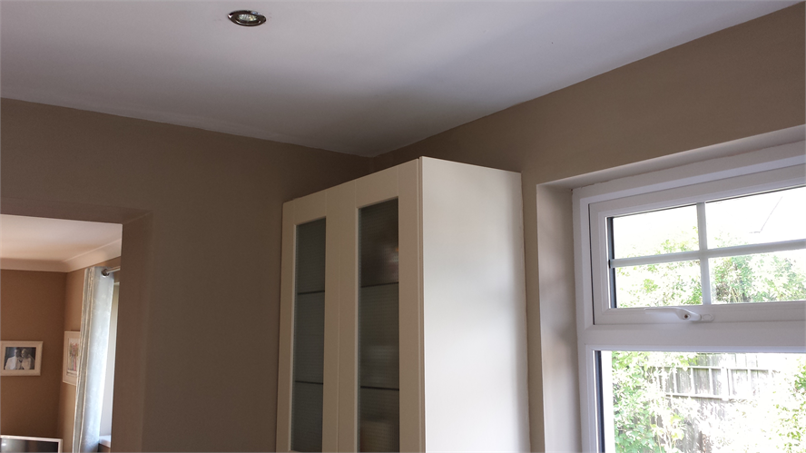Fitting Decorative Cornice